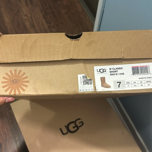 UGG classic boots - Picture 3 of 7